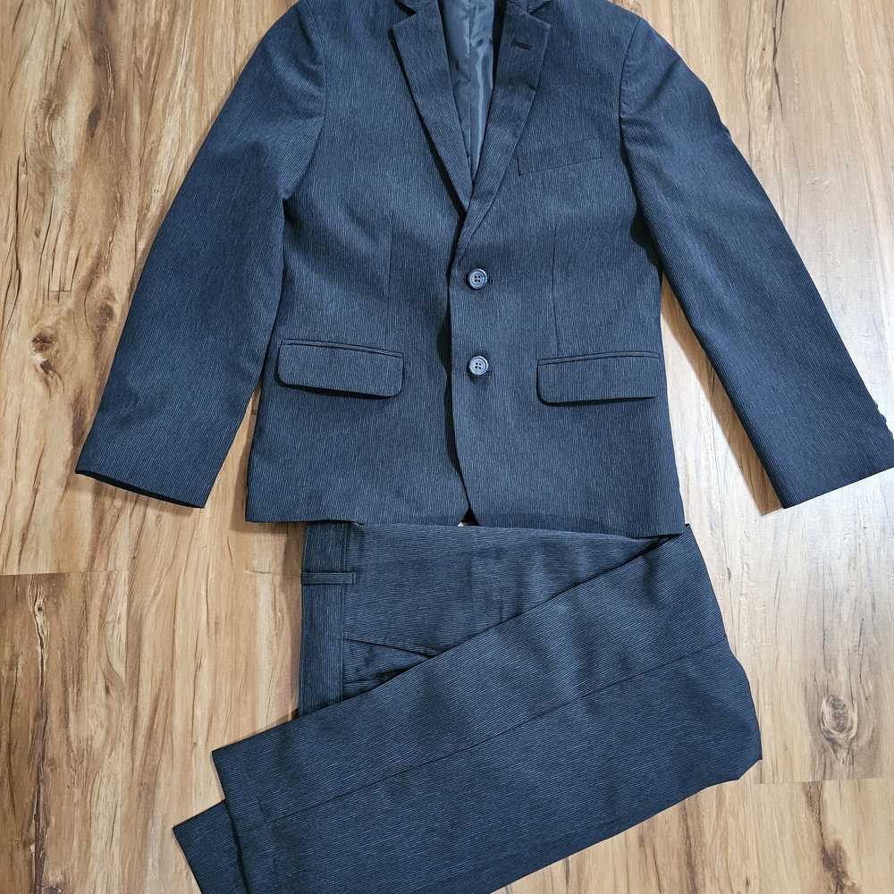 Boys Size 10 2 Pc Van Heusen Suit Set